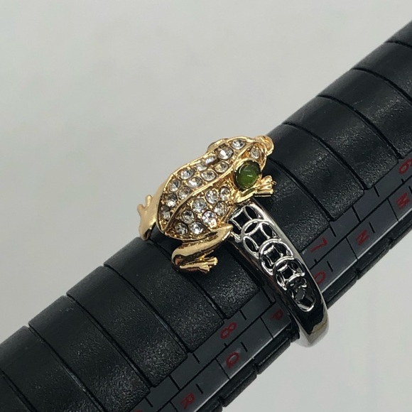 FREE WITH ORDER ‼️Beautiful Ring Sparkling Frog Fashion Ring - Picture 4 of 9
